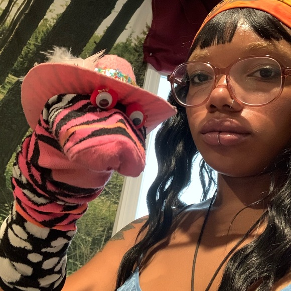 Meet your Posher, Dee - Picture 1 of 1